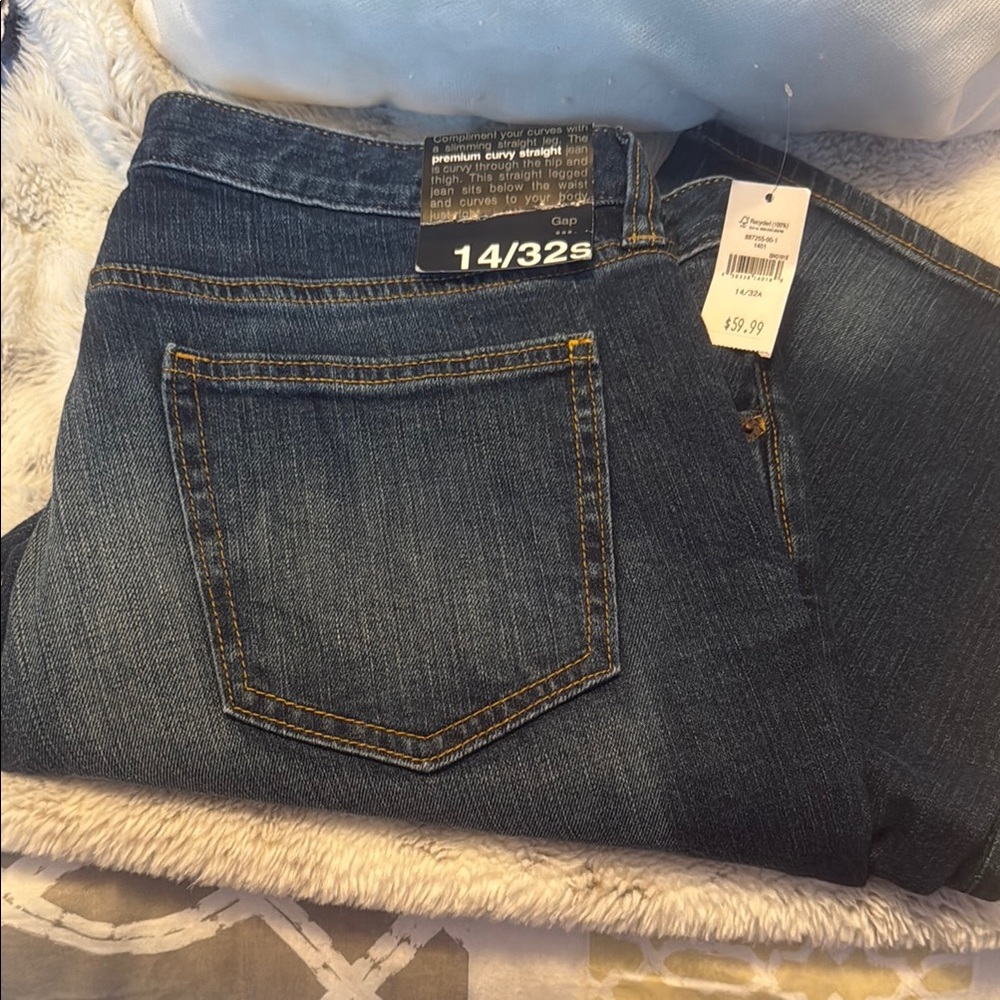 GAP Women’s Premium Curvy Straight Leg Jeans Classic Denim size 14/32S.